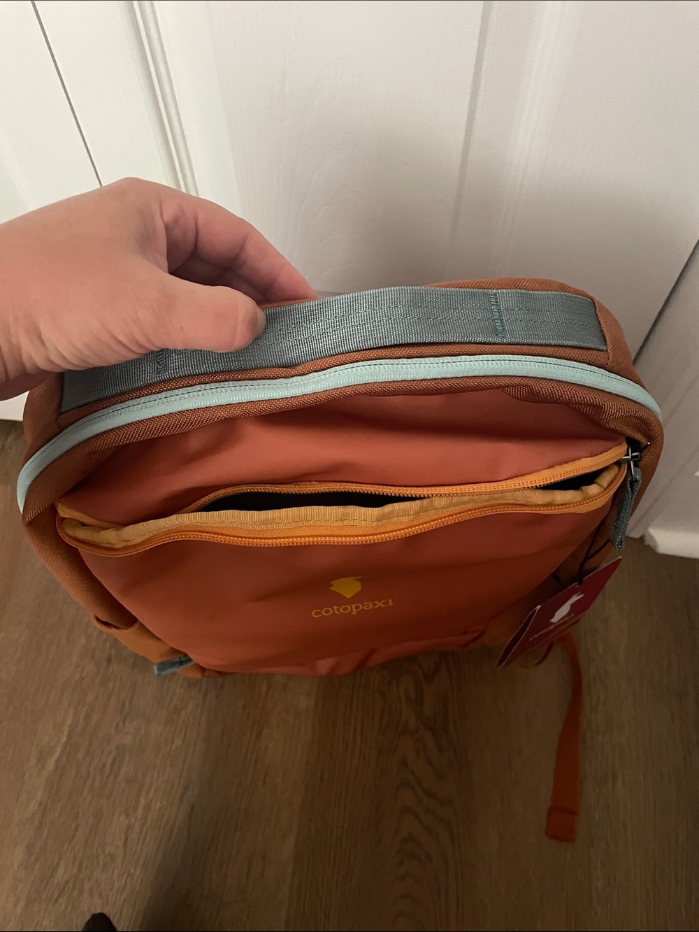 NWT Cotopaxi Allpa 18L Daypack Whiskey Tan Travel Backpack -Laptop Sleeve - Picture 3 of 7